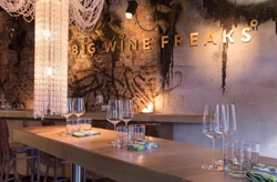 Освещение ресторана Big Wine Freaks. Санкт-Петербург.