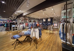 Освещение магазина Pepe Jeans. BUTIK.RU. Москва.