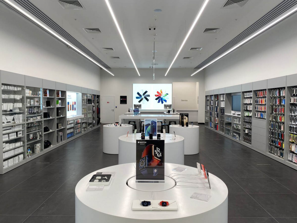 One store казань. Магазин электроники. Apple Store Казань. Магазин re Казань. Компьютерный магазин.