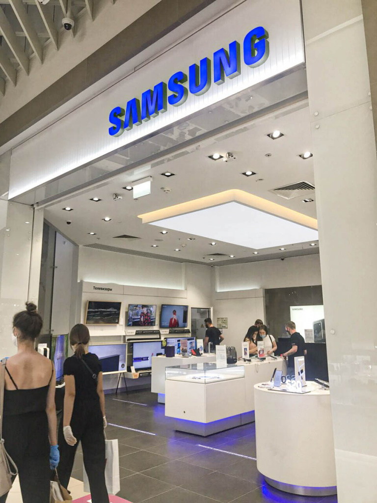 Samsung, сеть магазинов электроники - проект и реализация освещения.